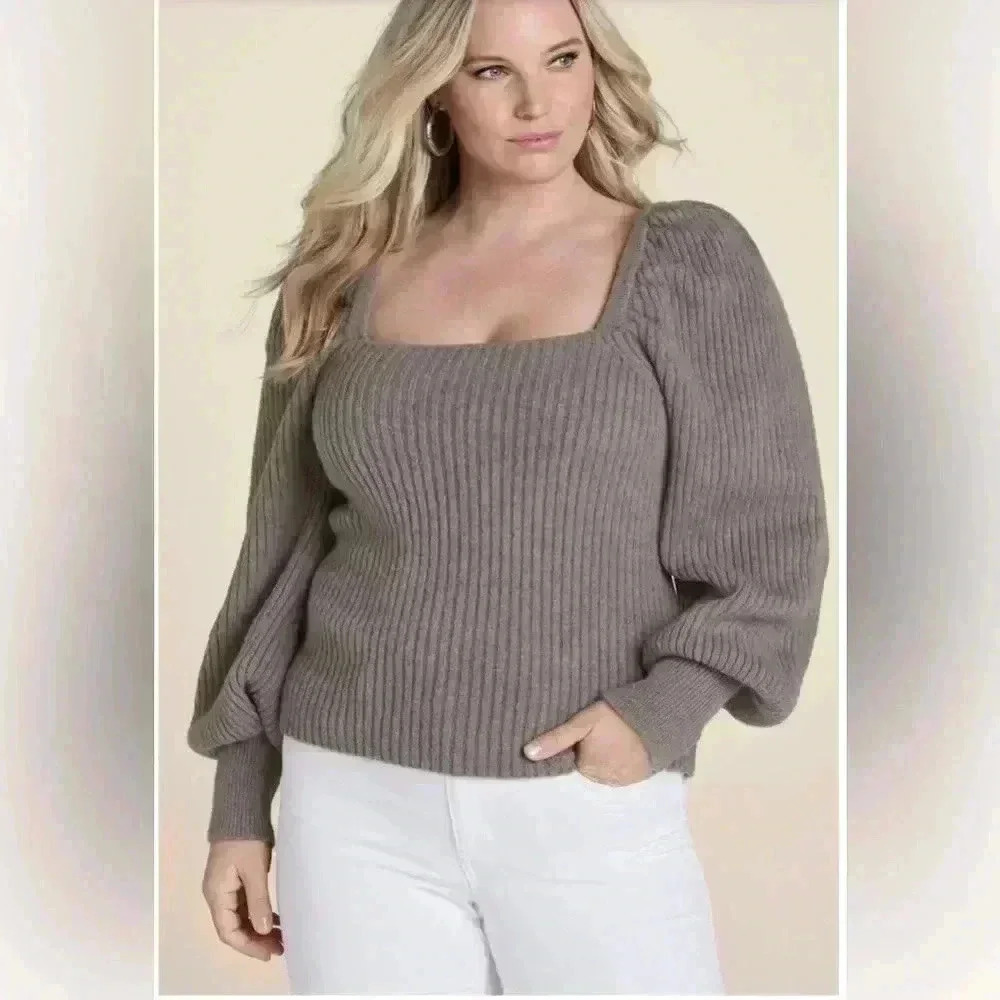 Venus Women’s Sweater size Large